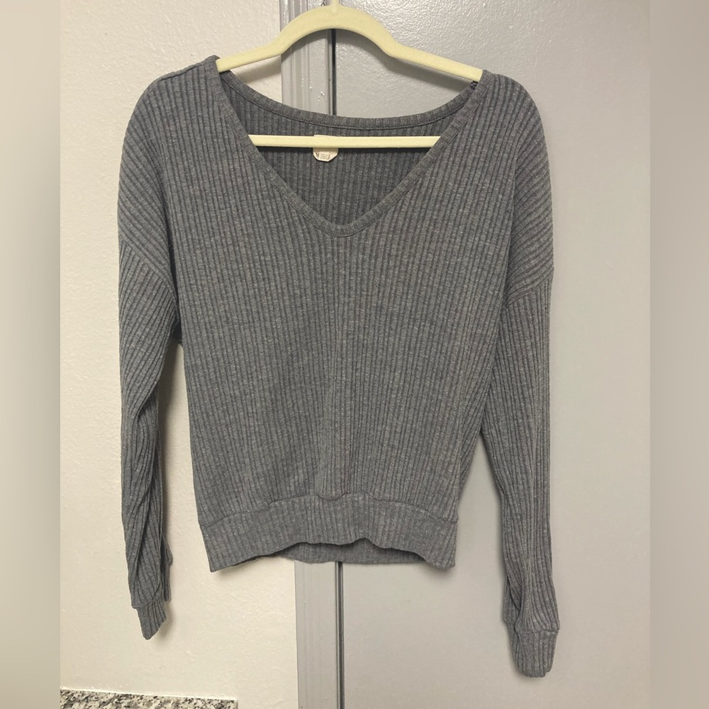 O’Neill Grey Sweater can be worn Off-Shoulder